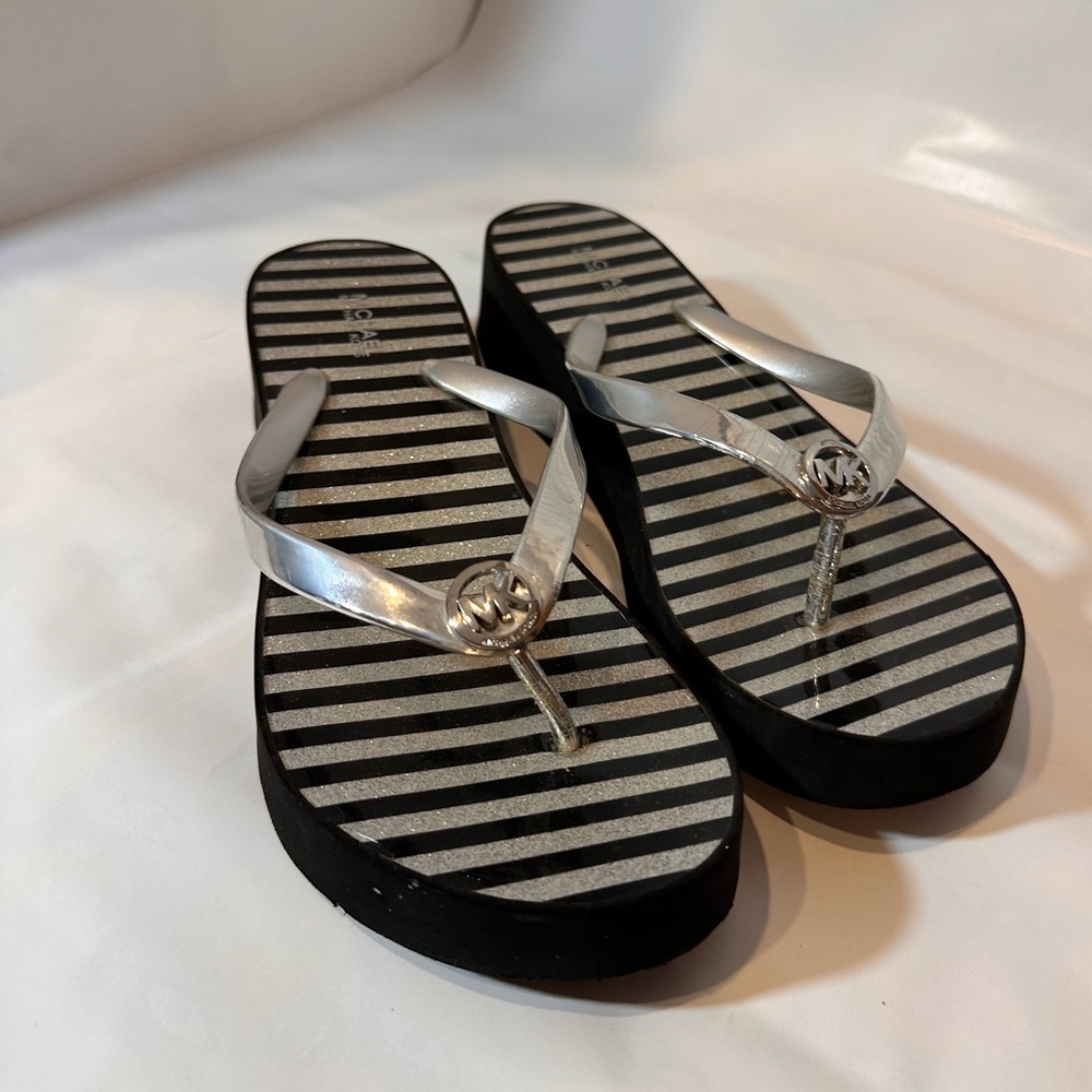 Michael Kors Platform Flip Flops Size 7.5